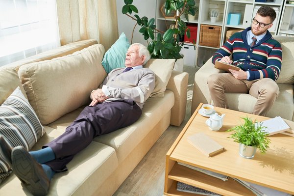 Quels sont les effets d'une crise économique sur les conditions de prêt pour l'acquisition de biens immobiliers industriels ?